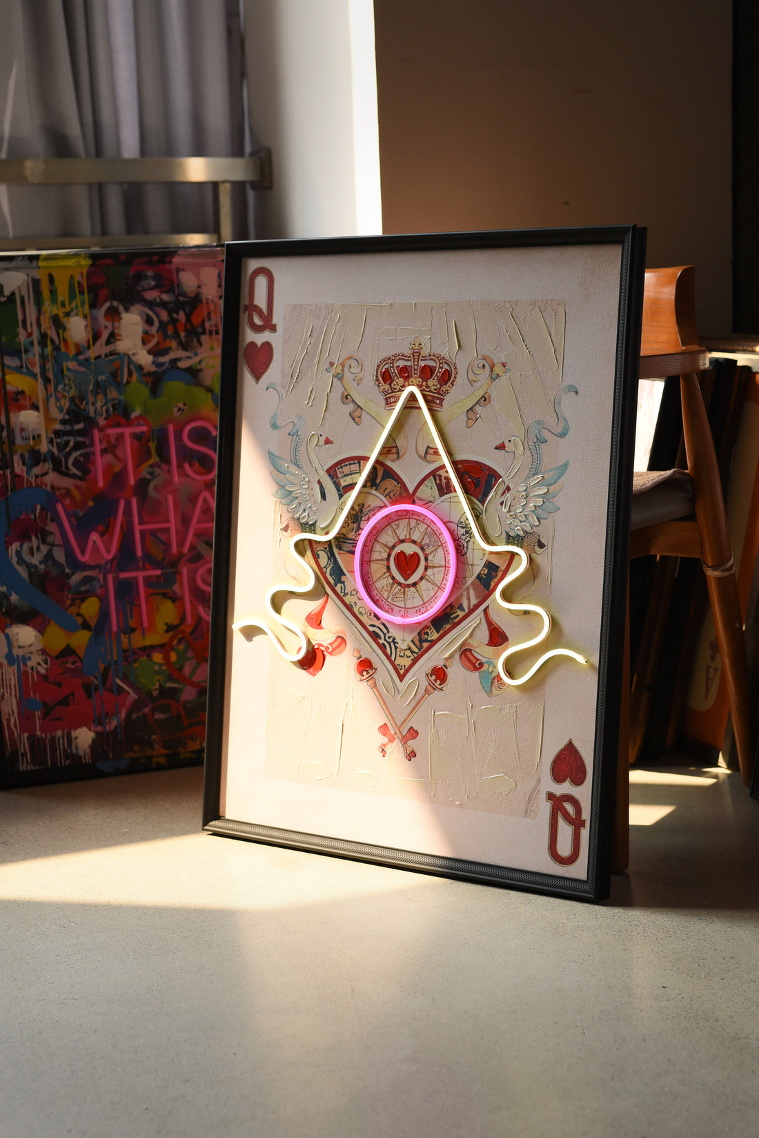 Queen of Hearts LED Wall Art – Neon Royal Canvas (63x83cm)